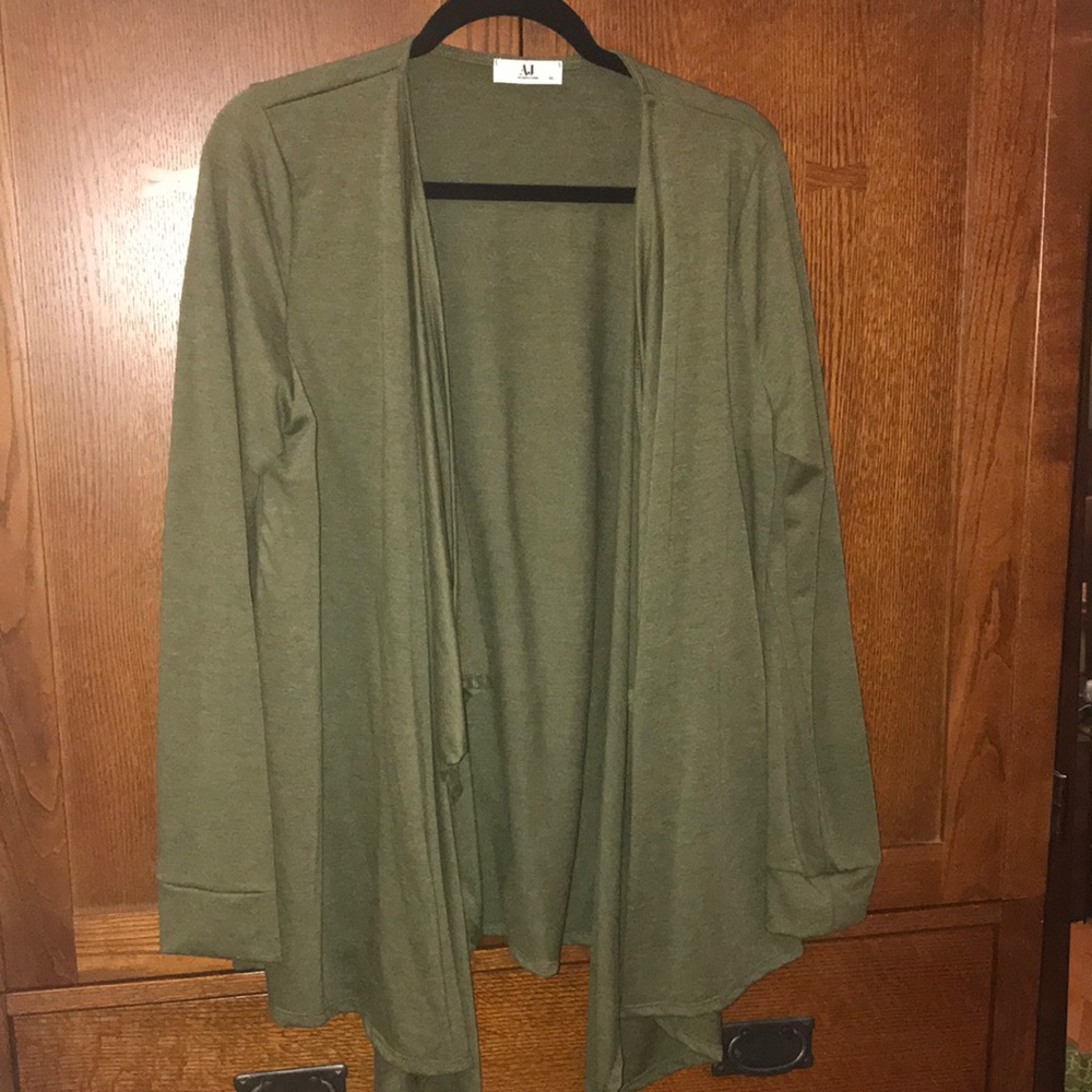 Like new, deep olive/army green jacket.